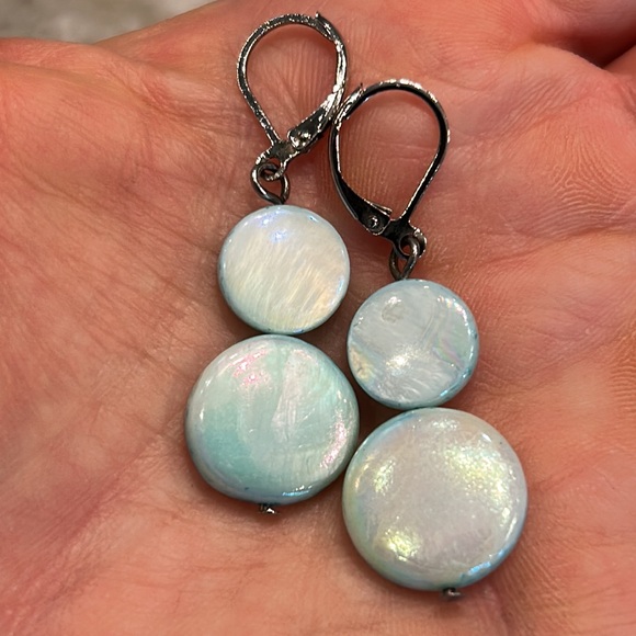 Girl with a Pearl 2 disc pale turquoise shell earrings with silver clasp - Picture 4 of 6